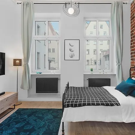 Apartament Panther Right In The Of *